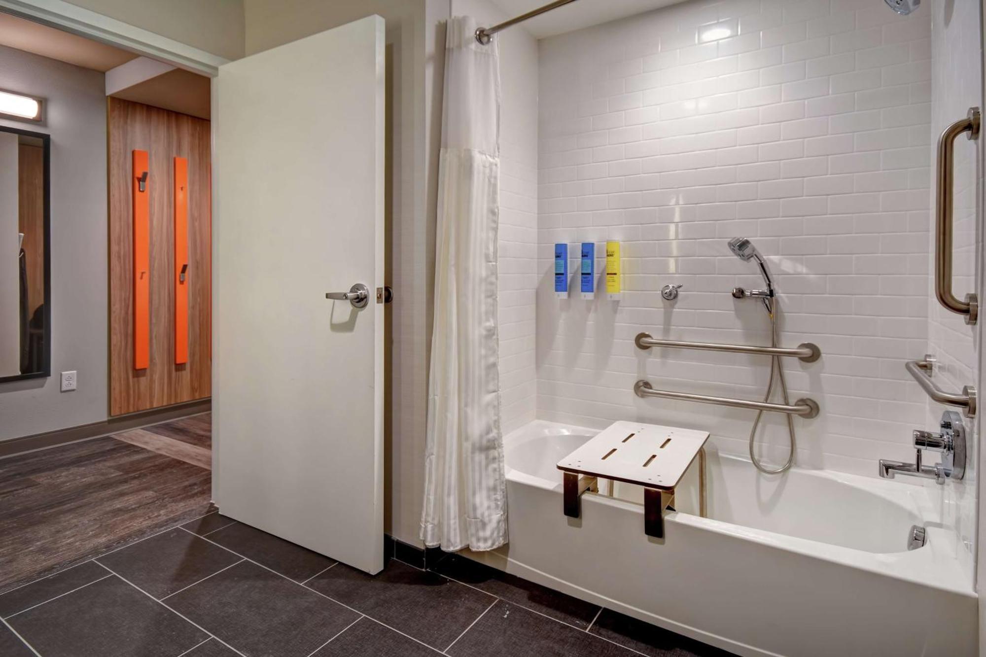 Tru By Hilton Raleigh Durham Airport Hotel Morrisville Exterior photo